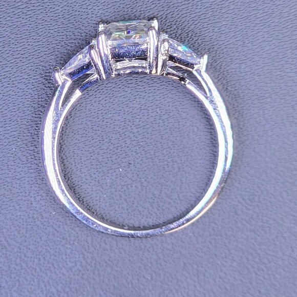 2 ct Moissanite 925 Silver Ring Size 7 - Picture 6 of 9